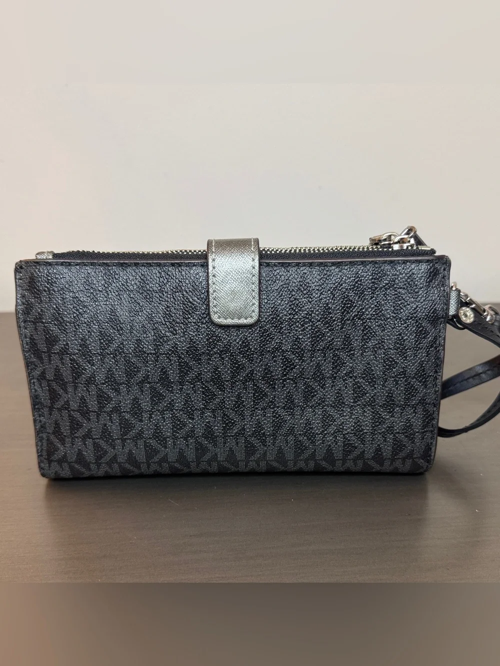 Michael Kors Black Jet Set Double-Zip Wristlet Wallet | MK Signature